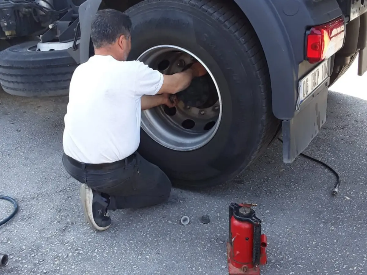 Hocalar Oto Lastikçi